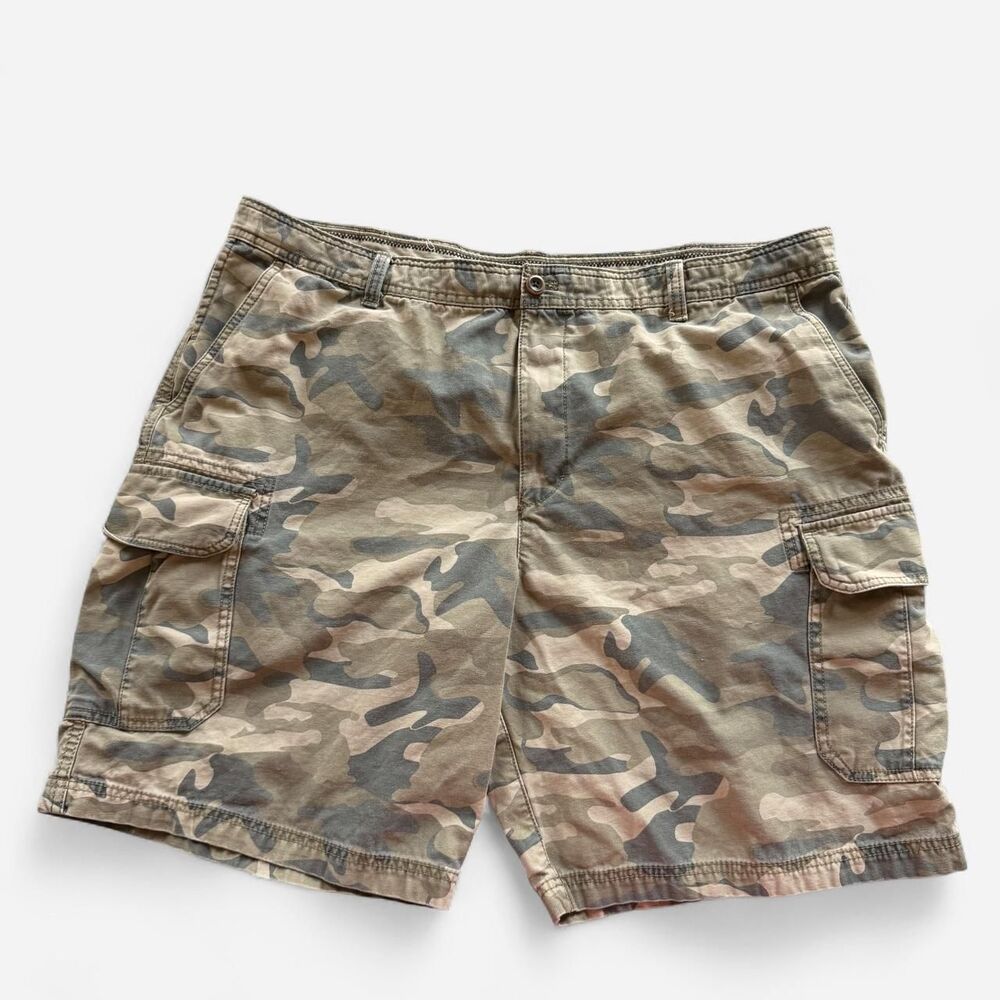 Izod camo cargo shorts size 42